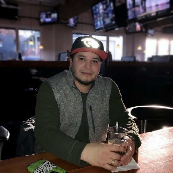 Meet your Posher, Reyes - Picture 1 of 1